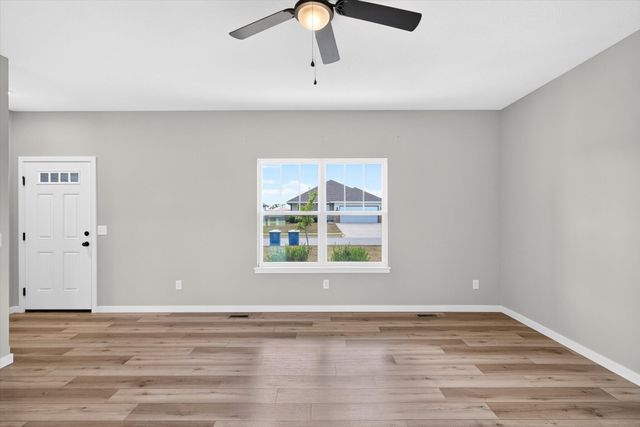 887 S Parkside Circle, Nixa, MO 65714