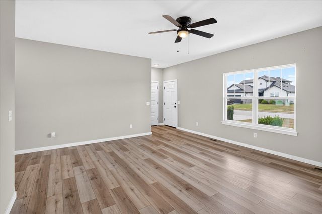 887 S Parkside Circle, Nixa, MO 65714