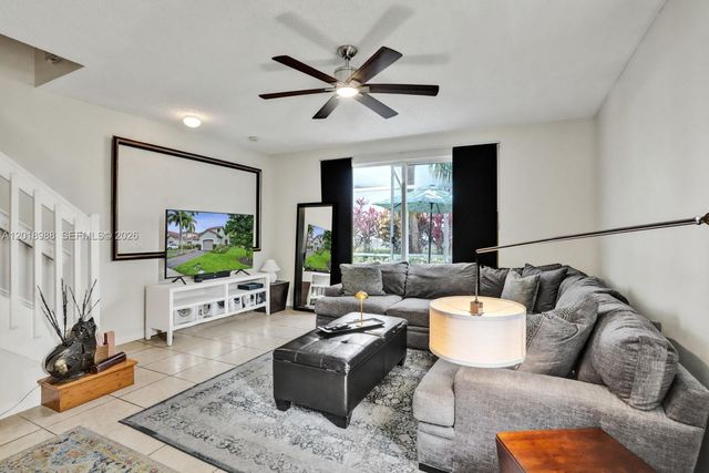 3901 San Simeon Ln, Weston, FL 33331