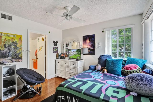 3901 San Simeon Ln, Weston, FL 33331