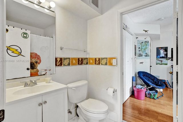 3901 San Simeon Ln, Weston, FL 33331