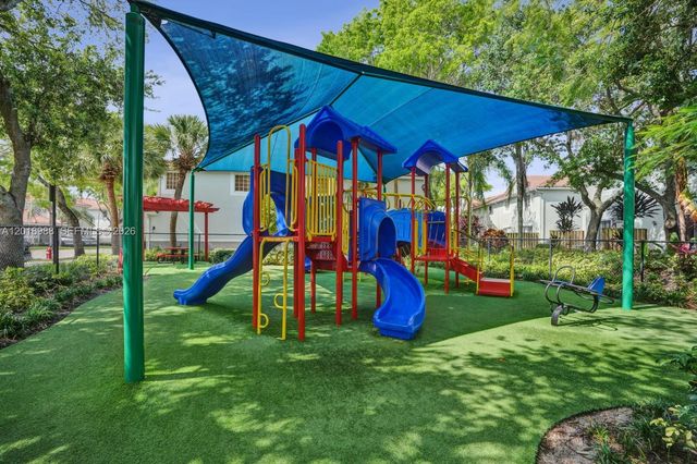 3901 San Simeon Ln, Weston, FL 33331