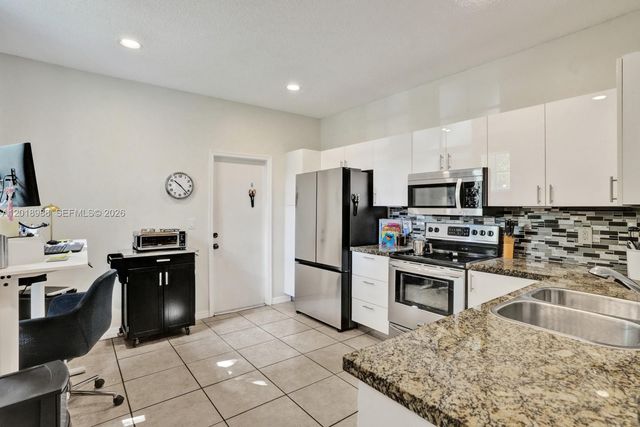 3901 San Simeon Ln, Weston, FL 33331