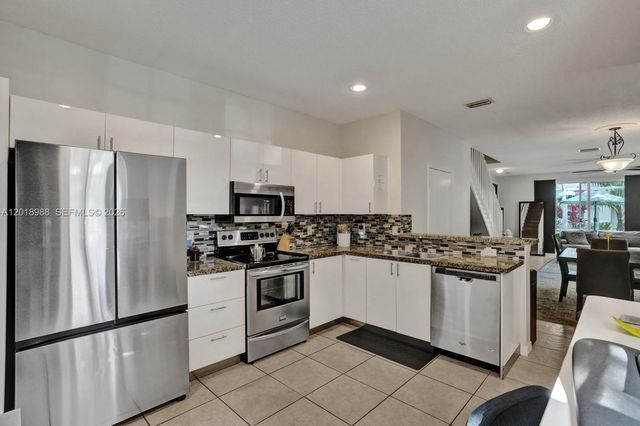 3901 San Simeon Ln, Weston, FL 33331