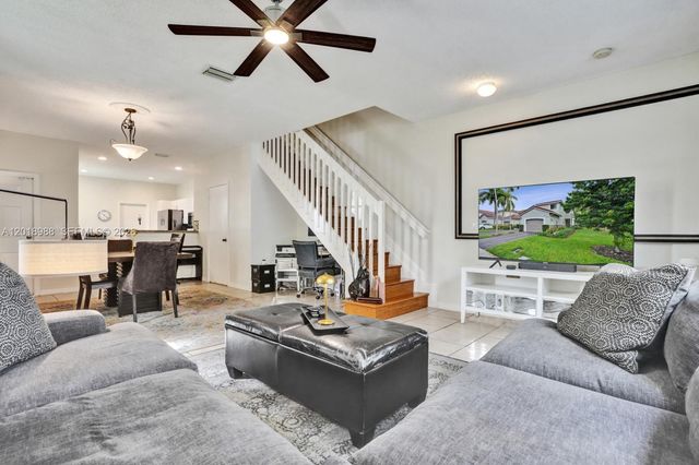 3901 San Simeon Ln, Weston, FL 33331