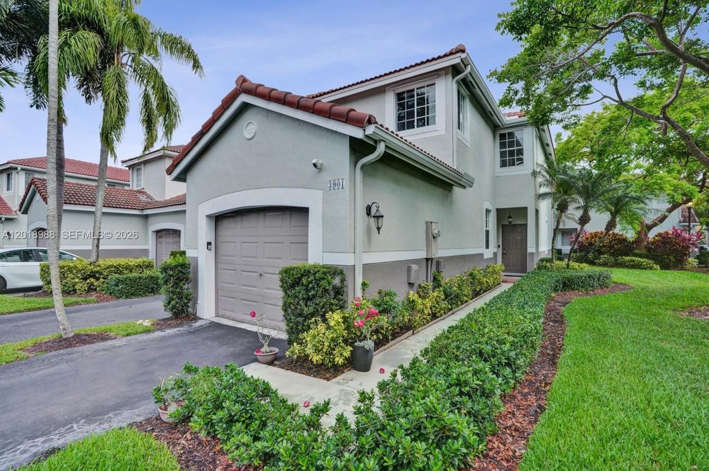 3901 San Simeon Ln, Weston, FL 33331