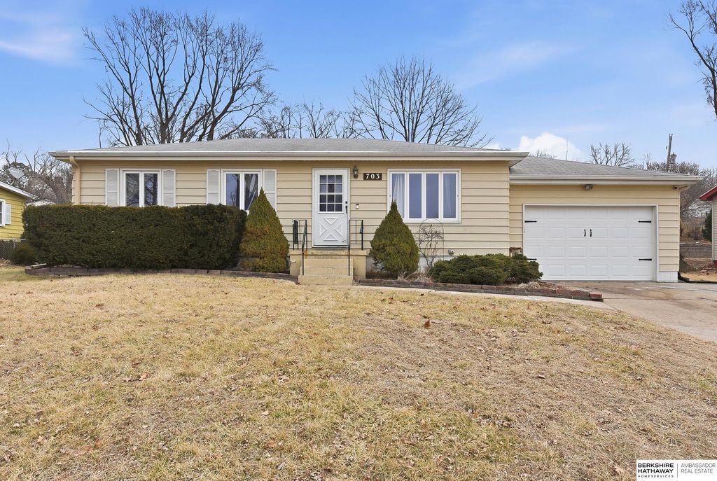 703 Vernon Avenue, Bellevue, NE 68005
