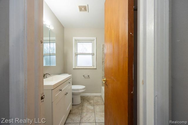 18771 Woodland Street, Harper Woods, MI 48225