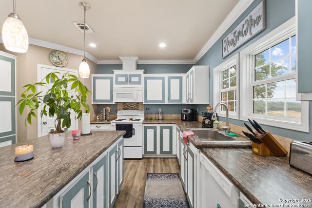 201 Private Road 1524, Bandera, TX 78003