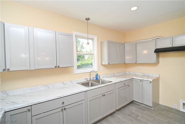 120 S Whitney Avenue, Youngstown, OH 44509