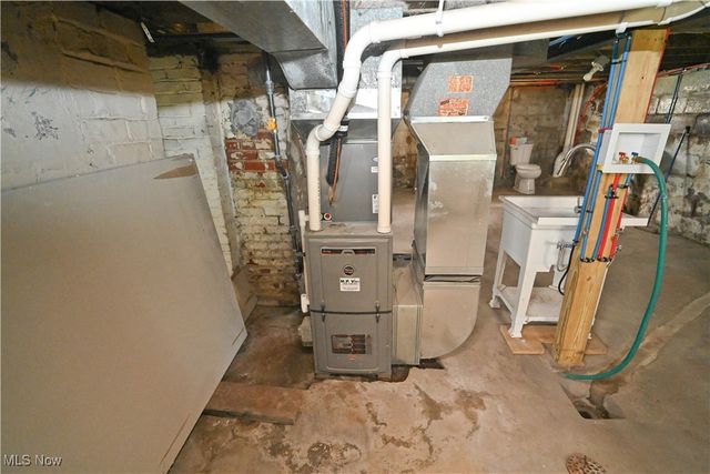 120 S Whitney Avenue, Youngstown, OH 44509