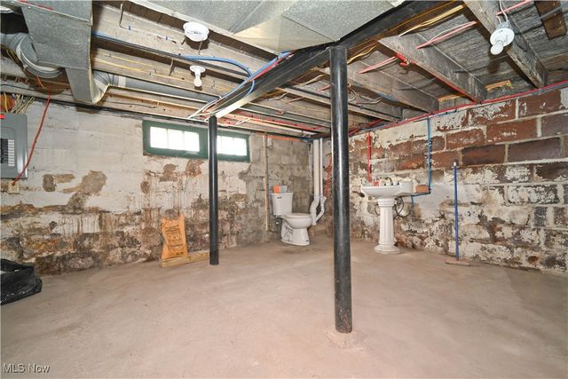 120 S Whitney Avenue, Youngstown, OH 44509