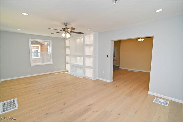 120 S Whitney Avenue, Youngstown, OH 44509