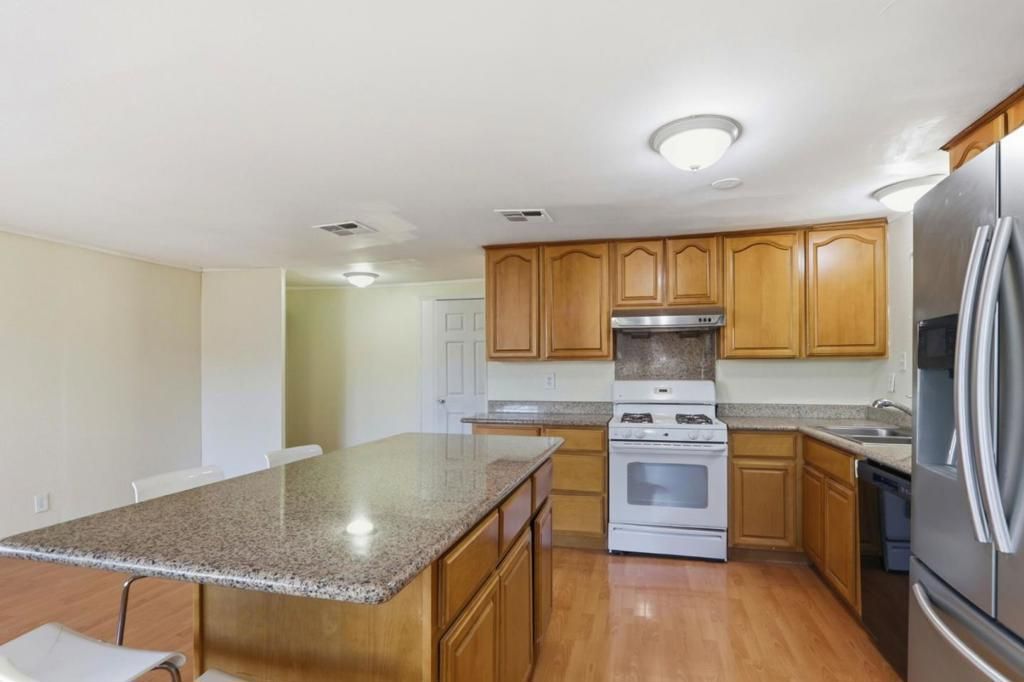 Image 16 of property listing at 900 Golden Wheel Park Drive, San Jose, CA 95112