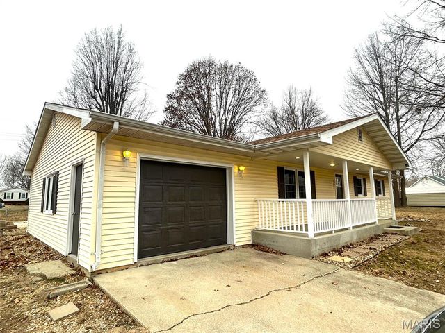 1121 Brooklane Drive E, Carrollton, IL 62016