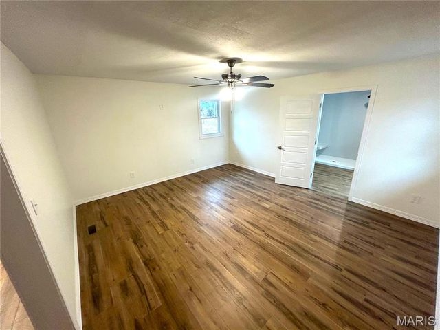 1121 Brooklane Drive E, Carrollton, IL 62016