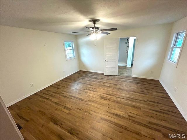 1121 Brooklane Drive E, Carrollton, IL 62016