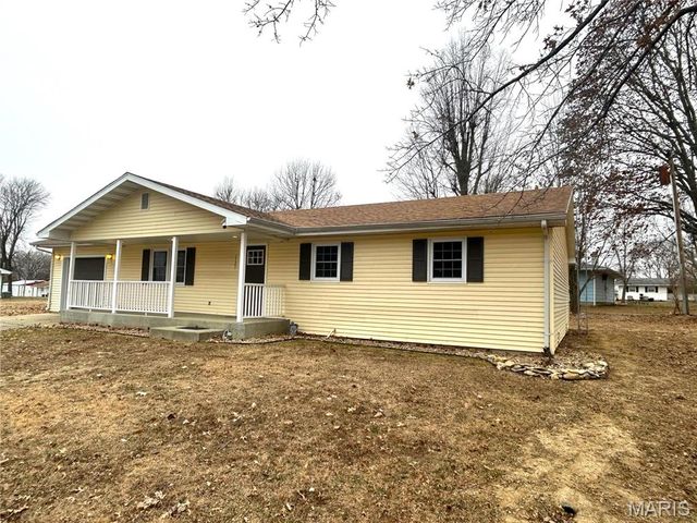 1121 Brooklane Drive E, Carrollton, IL 62016