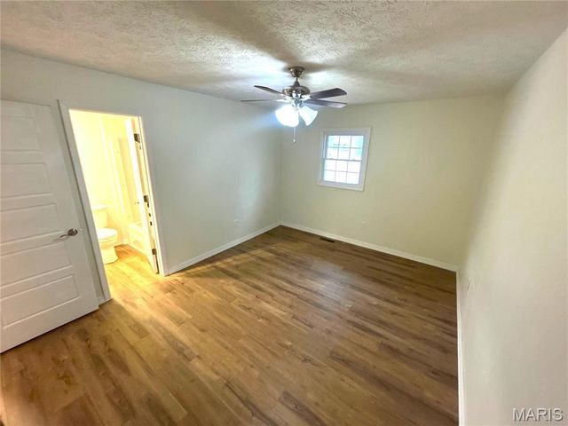 1121 Brooklane Drive E, Carrollton, IL 62016