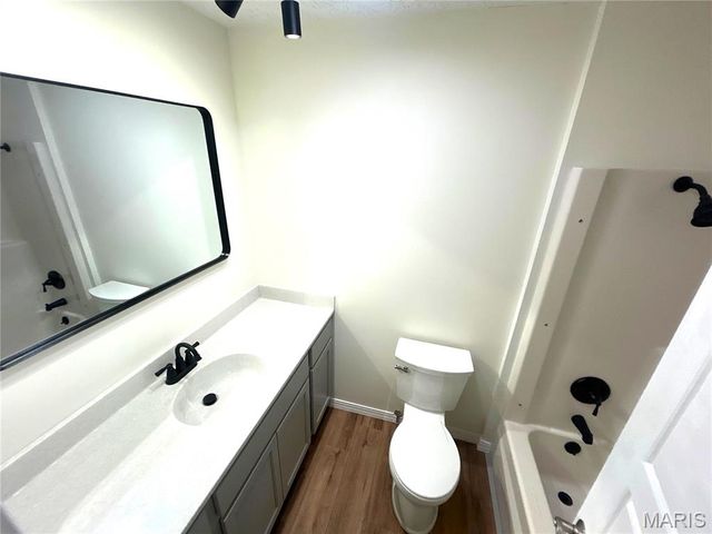 1121 Brooklane Drive E, Carrollton, IL 62016