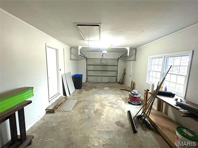 1121 Brooklane Drive E, Carrollton, IL 62016