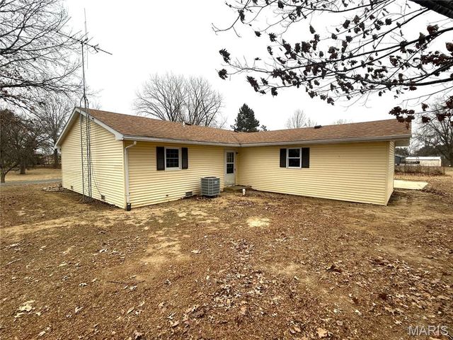 1121 Brooklane Drive E, Carrollton, IL 62016