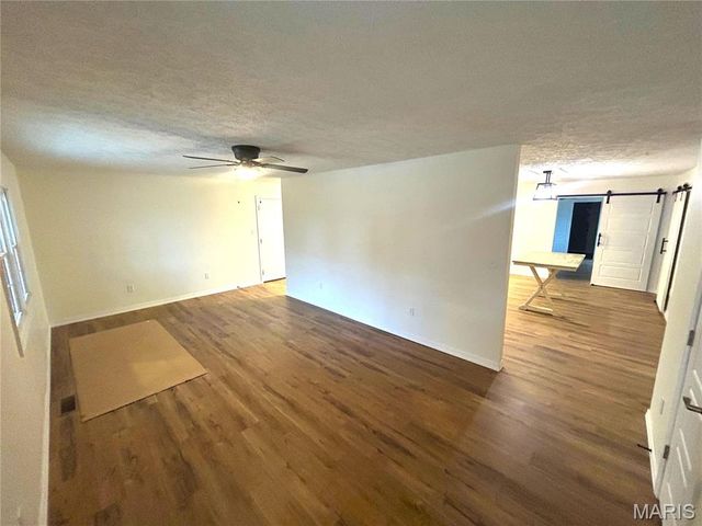 1121 Brooklane Drive E, Carrollton, IL 62016