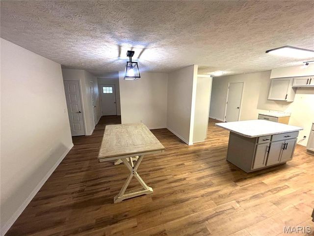 1121 Brooklane Drive E, Carrollton, IL 62016