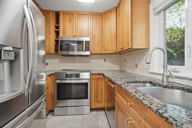 184 Rawson Rd 184, Brookline, MA 02445