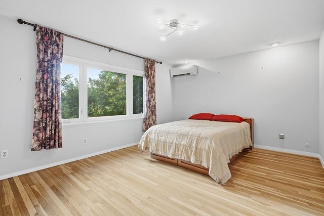 184 Rawson Rd 184, Brookline, MA 02445
