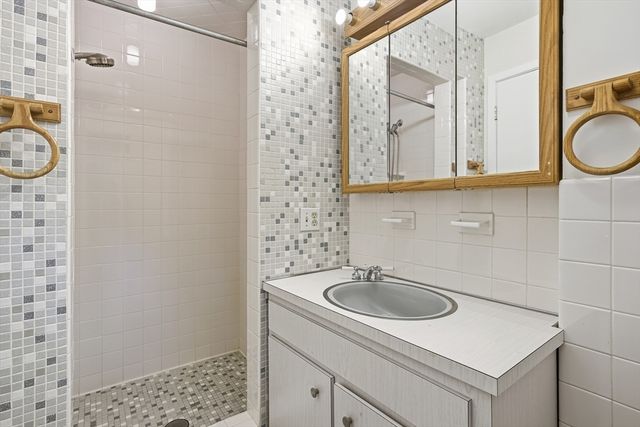 184 Rawson Rd 184, Brookline, MA 02445