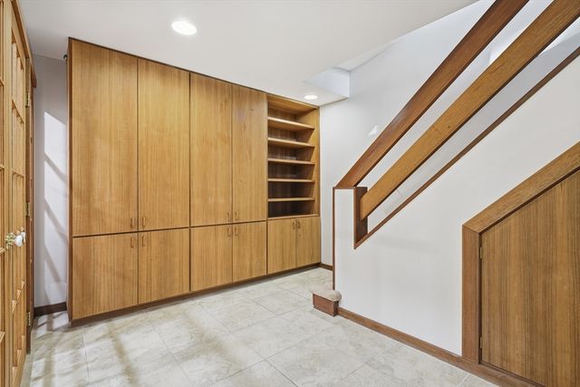 184 Rawson Rd 184, Brookline, MA 02445