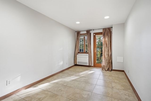 184 Rawson Rd 184, Brookline, MA 02445