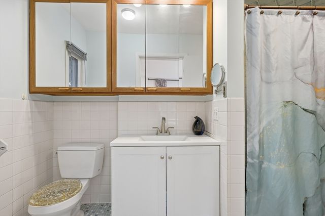 184 Rawson Rd 184, Brookline, MA 02445