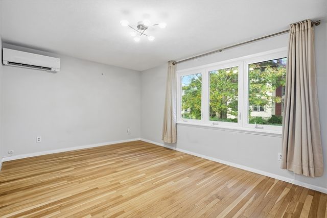 184 Rawson Rd 184, Brookline, MA 02445