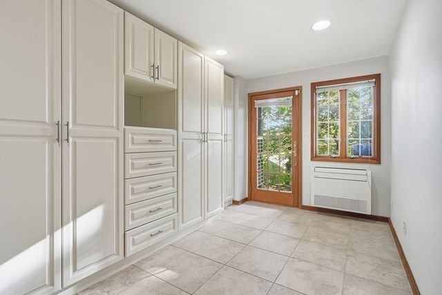 184 Rawson Rd 184, Brookline, MA 02445