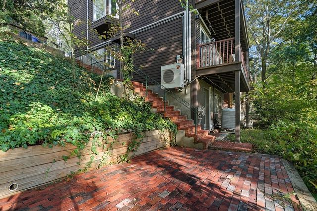184 Rawson Rd 184, Brookline, MA 02445