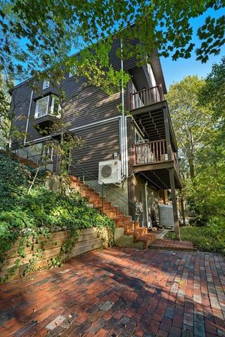 184 Rawson Rd 184, Brookline, MA 02445