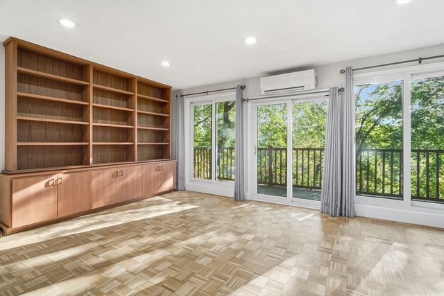 184 Rawson Rd 184, Brookline, MA 02445