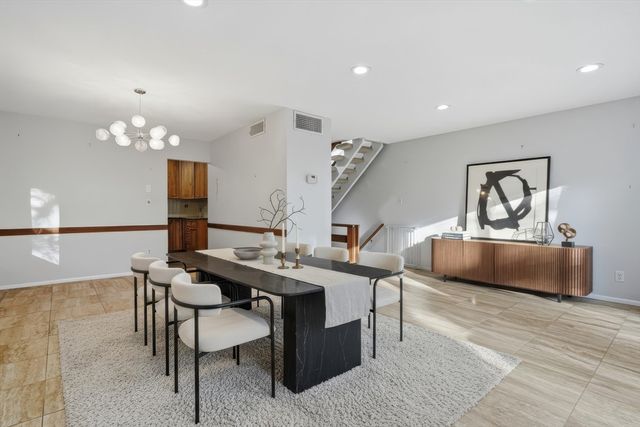 184 Rawson Rd 184, Brookline, MA 02445