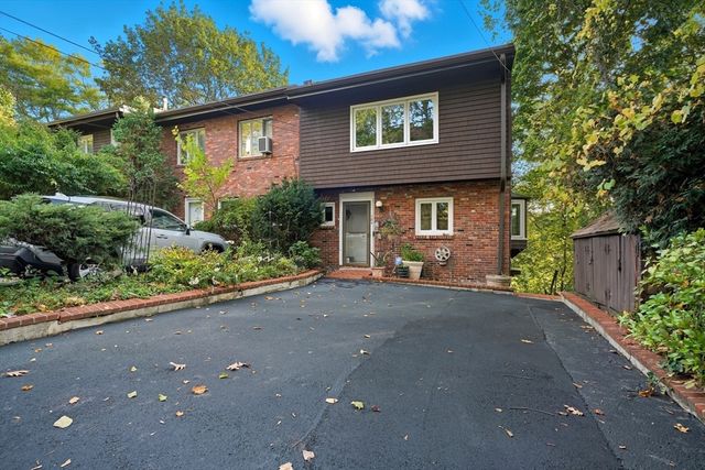 184 Rawson Rd 184, Brookline, MA 02445