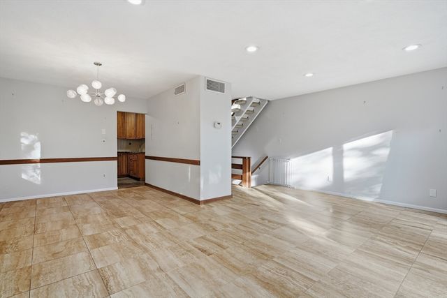 184 Rawson Rd 184, Brookline, MA 02445