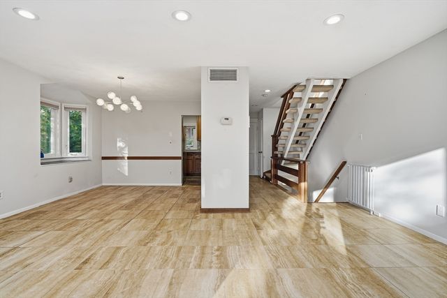 184 Rawson Rd 184, Brookline, MA 02445