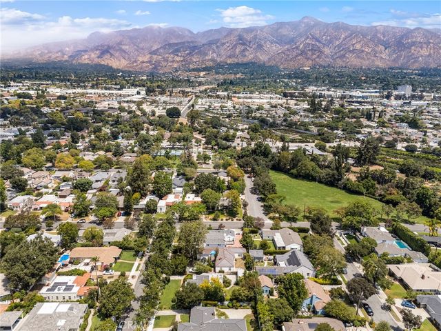 366 El Encanto Dr, Pasadena, CA 91107