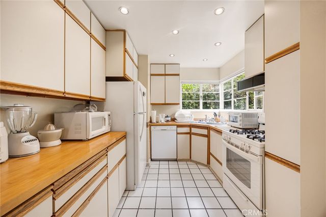 366 El Encanto Dr, Pasadena, CA 91107