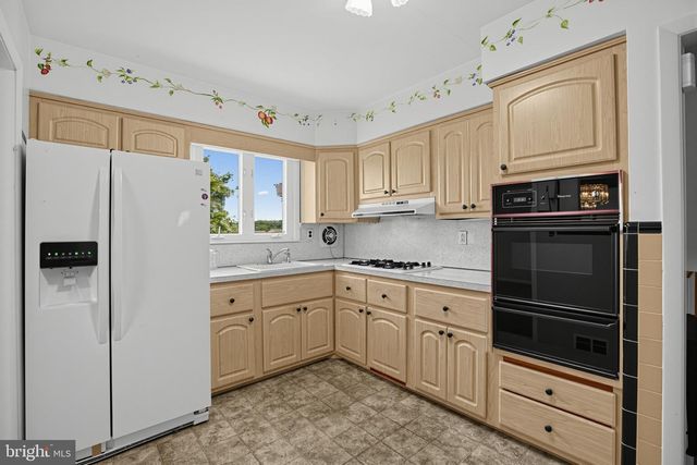 245 TALBOT DR, Broomall, PA 19008