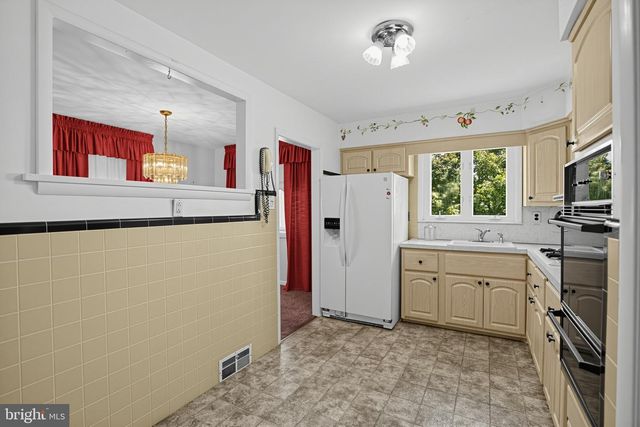 245 TALBOT DR, Broomall, PA 19008
