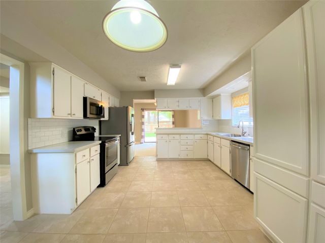 12303 Longfellow Drive, Montgomery, TX 77356