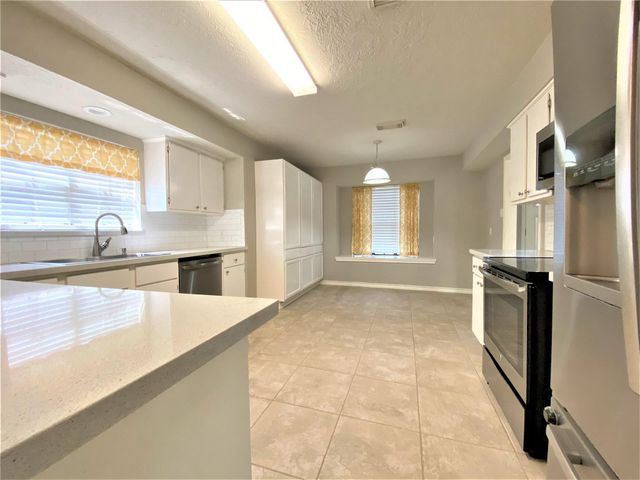 12303 Longfellow Drive, Montgomery, TX 77356