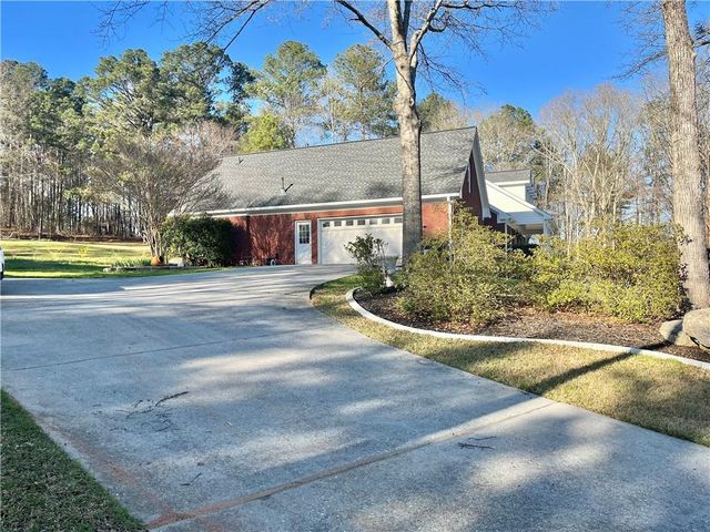 2660 Sandy Creek Circle, Loganville, GA 30052